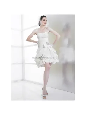 Abito da sposa corto in taffetà a vita bassa e gonna a balze