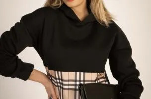 Felpa con cappuccio e quadri Mimma, nera